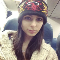 [ẢNH] Nỗi kinh hoàng của người mẫu nóng bỏng khi ủng hộ Tổng thống Trump