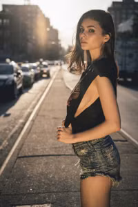 [ẢNH] Nỗi kinh hoàng của người mẫu nóng bỏng khi ủng hộ Tổng thống Trump