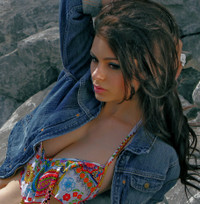 [ẢNH] Nỗi kinh hoàng của người mẫu nóng bỏng khi ủng hộ Tổng thống Trump