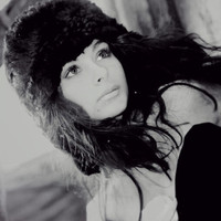 [ẢNH] Nỗi kinh hoàng của người mẫu nóng bỏng khi ủng hộ Tổng thống Trump