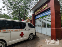 [ẢNH] Cận cảnh việc thực hiện xét nghiệm nhanh Covid- 19, 10 phút có kết quả ngay ở Hà Nội