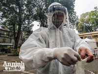 [ẢNH] Cận cảnh việc thực hiện xét nghiệm nhanh Covid- 19, 10 phút có kết quả ngay ở Hà Nội