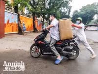[ẢNH] Cận cảnh việc thực hiện xét nghiệm nhanh Covid- 19, 10 phút có kết quả ngay ở Hà Nội
