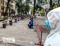 [ẢNH] Cận cảnh việc thực hiện xét nghiệm nhanh Covid- 19, 10 phút có kết quả ngay ở Hà Nội