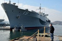 [ẢNH] Soái hạm Mỹ chạm trán tàu Trung Quốc khi đi qua Biển Đông