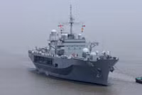 [ẢNH] Soái hạm Mỹ chạm trán tàu Trung Quốc khi đi qua Biển Đông