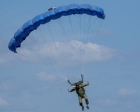 [ẢNH] Vì sao đặc nhiệm Mỹ tại Nhật Bản bất ngờ tập trận nhảy dù