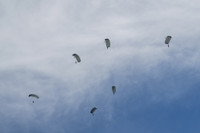 [ẢNH] Vì sao đặc nhiệm Mỹ tại Nhật Bản bất ngờ tập trận nhảy dù