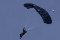 [ẢNH] Vì sao đặc nhiệm Mỹ tại Nhật Bản bất ngờ tập trận nhảy dù