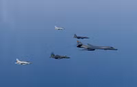 [ẢNH] F-22A và B-1B tới Saudi Arabia, Mỹ sắp tấn công khi Iran đã 