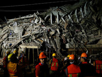 Những khoảnh khắc thảm họa thiên nhiên đáng sợ nhất thế giới năm 2017 (2)