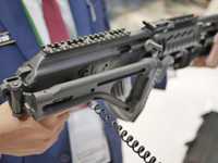 [ẢNH] Báo Nga bình luận về súng trường tấn công 