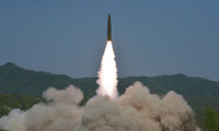 [ẢNH] Triều Tiên nghi phóng tên lửa đạn đạo giữa bối cảnh đại dịch Covid-19