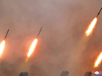 [ẢNH] Triều Tiên nghi phóng tên lửa đạn đạo giữa bối cảnh đại dịch Covid-19