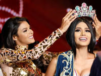 Không thể rời mắt trước nhan sắc của dàn người đẹp thi Hoa hậu Venezuela 2017