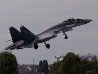 [ẢNH] Không kiêng nể, Su-35 Nga bắn thẳng vào máy bay không người lái Israel tại Syria