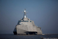 [ẢNH] Chiến hạm 3 thân Mỹ 'xé sóng' thị uy sức mạnh trên biển Đông