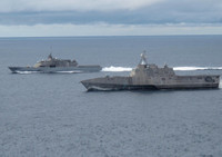 [ẢNH] Chiến hạm 3 thân Mỹ 'xé sóng' thị uy sức mạnh trên biển Đông