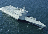 [ẢNH] Chiến hạm 3 thân Mỹ 'xé sóng' thị uy sức mạnh trên biển Đông