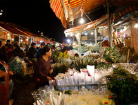 Chợ hoa Quảng An tấp nập dịp 20-10 với nhiều loại hoa lạ