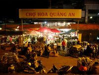 Chợ hoa Quảng An tấp nập dịp 20-10 với nhiều loại hoa lạ