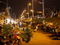 Chợ hoa Quảng An tấp nập dịp 20-10 với nhiều loại hoa lạ