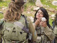 Cận cảnh những nữ quân nhân xinh đẹp và rắn rỏi các nước trên thế giới