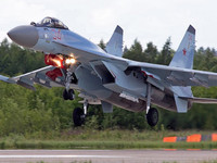 [ẢNH] Su-27 Nga bị chiến đấu cơ NATO 