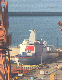 [ẢNH] Trung Quốc bất ngờ hạ thủy cùng lúc hai khu trục hạm Type 055