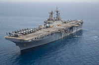 [ẢNH] Hai tàu đổ bộ khổng lồ của hải quân Mỹ liên tiếp bốc cháy