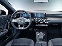 Mercedes-Benz A-Class Sedan: Thiết kế bóng bẩy và mới mẻ