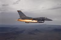 [ẢNH] Mỹ ngưng cấp sát thủ không đối đất AGM-65 cho F-16 Iraq