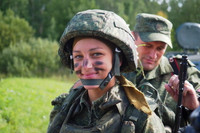 [ẢNH] Nữ chiến sĩ quân y Việt Nam tranh tài tại nội dung Sơ cứu chiến trường