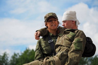 [ẢNH] Nữ chiến sĩ quân y Việt Nam tranh tài tại nội dung Sơ cứu chiến trường