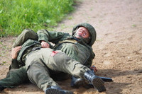 [ẢNH] Nữ chiến sĩ quân y Việt Nam tranh tài tại nội dung Sơ cứu chiến trường