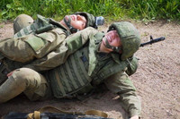 [ẢNH] Nữ chiến sĩ quân y Việt Nam tranh tài tại nội dung Sơ cứu chiến trường