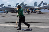 [ẢNH] ‘Soi’ sức mạnh tiêm kích hạm F/A-18E/F Mỹ đang nhào lộn trên biển Đông