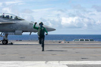 [ẢNH] ‘Soi’ sức mạnh tiêm kích hạm F/A-18E/F Mỹ đang nhào lộn trên biển Đông