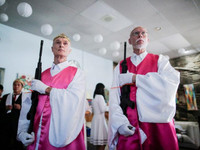 Kì lạ nghi lễ tôn thờ súng đạn tổ chức ở nhà thờ của Mỹ