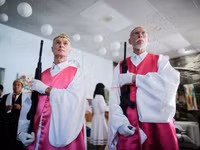 Kì lạ nghi lễ tôn thờ súng đạn tổ chức ở nhà thờ của Mỹ