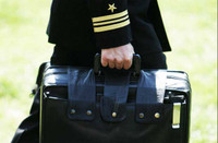 [ẢNH] Bí ẩn chiếc vali hạt nhân luôn theo sát Tổng thống Mỹ