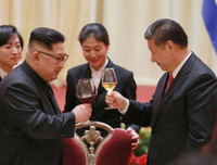 [ẢNH] Hàng trăm nghìn người Triều Tiên đổ ra đường chào đón ông Tập Cận Bình