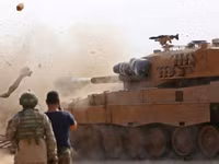 [ẢNH] Thổ Nhĩ Kỳ đe dọa phản ứng cứng rắn với Nga vì phá vỡ hiệp định ngừng bắn