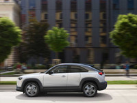 [ẢNH] MX-30: Xe điện thương mại đầu tiên của Mazda