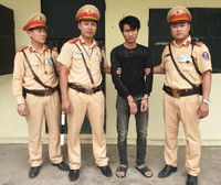 Cận cảnh vụ bắt đối tượng vận chuyển ma túy bằng xe taxi