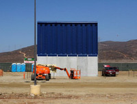 Cận cảnh nguyên mẫu các bức tường Mỹ sẽ xây dọc biên giới Mexico