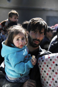 Hàng nghìn phiến quân và dân thường rời khỏi Đông Ghouta