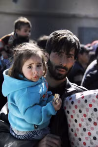 Hàng nghìn phiến quân và dân thường rời khỏi Đông Ghouta