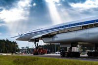 [ẢNH] Nga gây bất ngờ khi đưa máy bay siêu thanh Tu-144 ‘diễu phố’