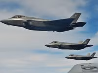 [ẢNH] Mỹ sẽ vây kín Trung Quốc bằng 200 tiêm kích tàng hình F-35 Lightning II